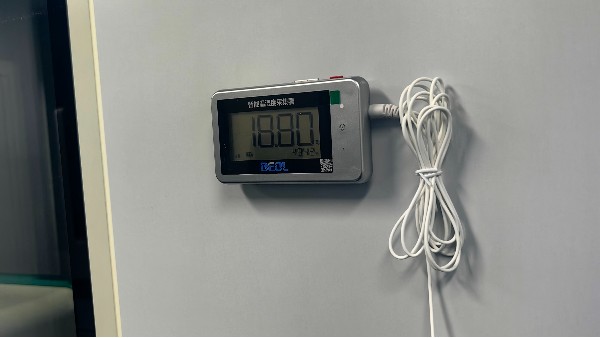 樣本冰箱之所以能實(shí)現(xiàn)自動(dòng)報(bào)備溫濕度數(shù)據(jù)是因?yàn)闇貪穸缺O(jiān)控設(shè)備嗎?26.3.13