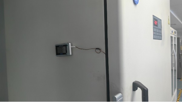 醫(yī)院的樣本儲(chǔ)存柜里放著細(xì)菌還是珍貴的醫(yī)療標(biāo)本，他們的存儲(chǔ)環(huán)境怎么區(qū)分呢?25.4.7